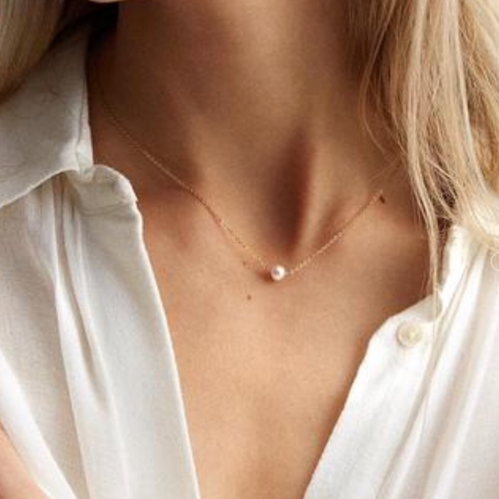 DAINTY SINGLE PEARL NECKLACE
